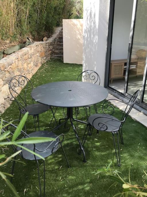 T2 Neuf Sur Jardin Proche Plage Carqueiranne Exterior photo